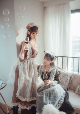 新金梅瓶